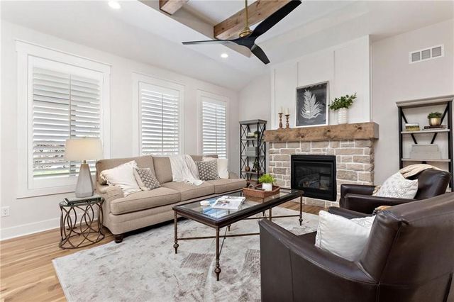 16763 S Twilight Lane, Olathe, KS 66062