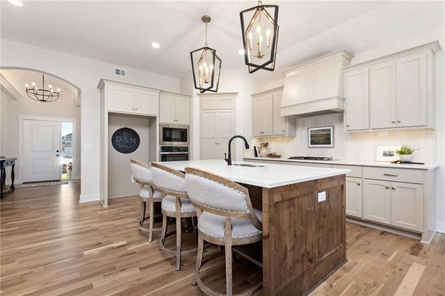 16763 S Twilight Lane, Olathe, KS 66062