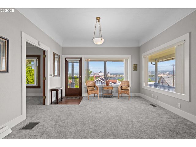 406 W C St, Rainier, OR 97048