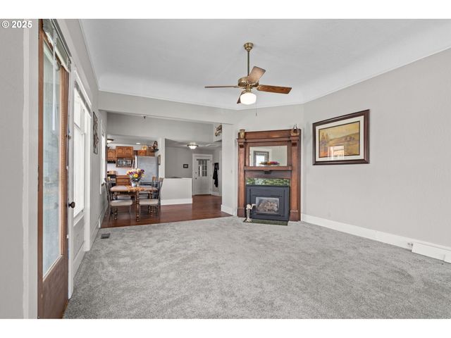 406 W C St, Rainier, OR 97048