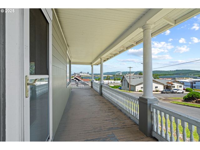 406 W C St, Rainier, OR 97048