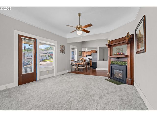 406 W C St, Rainier, OR 97048