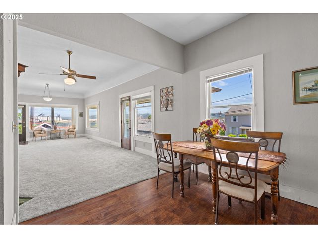 406 W C St, Rainier, OR 97048