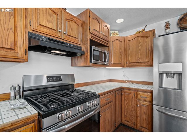 406 W C St, Rainier, OR 97048