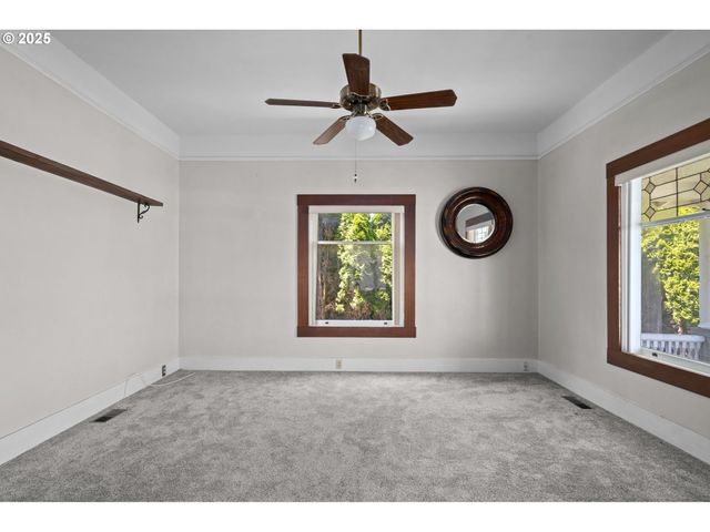 406 W C St, Rainier, OR 97048