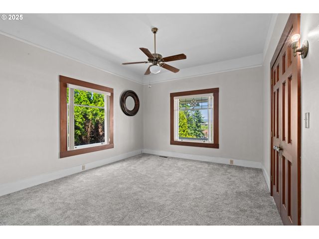 406 W C St, Rainier, OR 97048