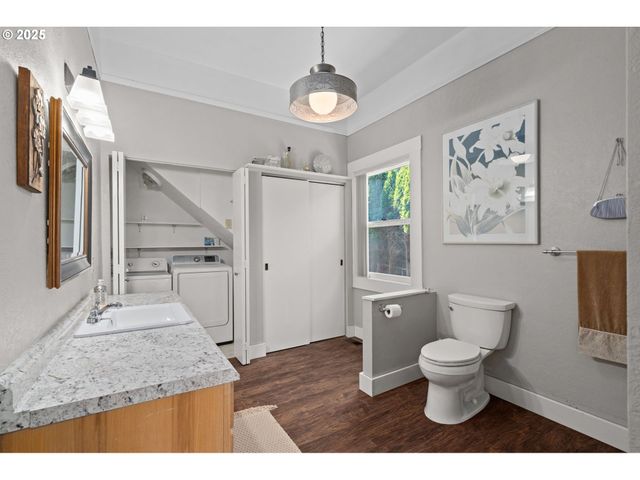 406 W C St, Rainier, OR 97048