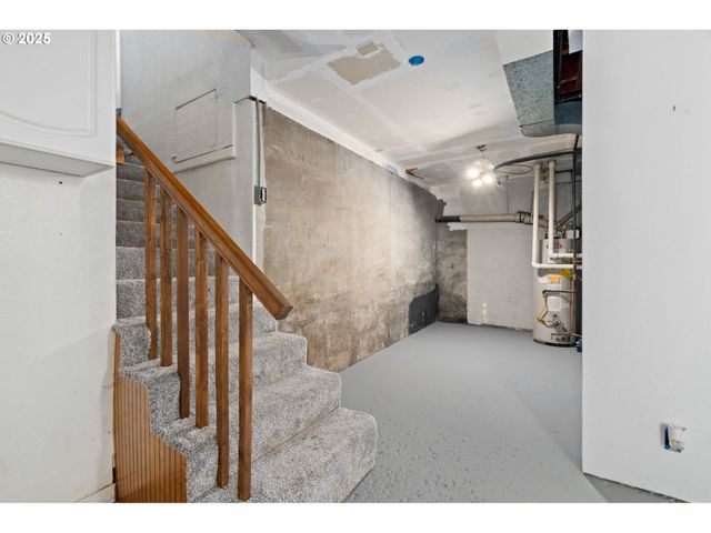 406 W C St, Rainier, OR 97048