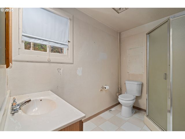 406 W C St, Rainier, OR 97048