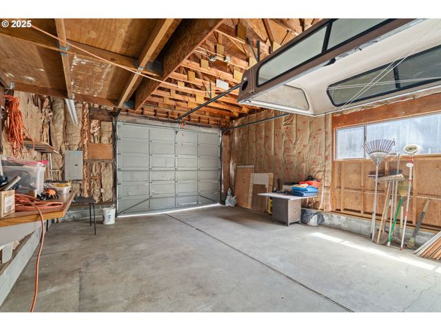 406 W C St, Rainier, OR 97048