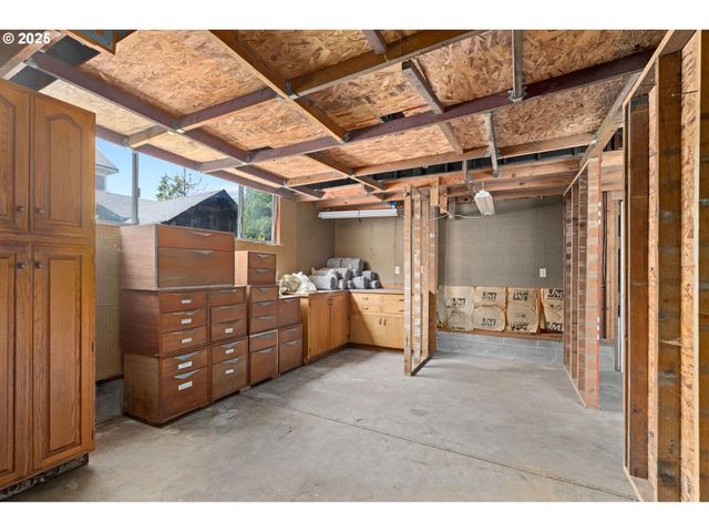 406 W C St, Rainier, OR 97048
