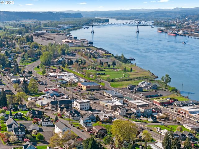406 W C St, Rainier, OR 97048