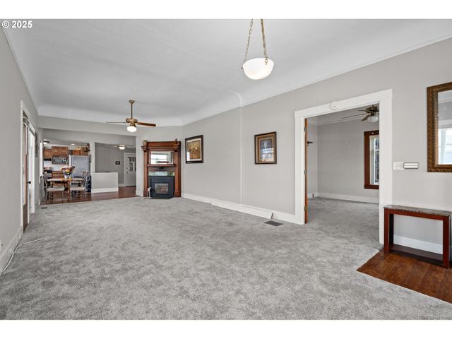 406 W C St, Rainier, OR 97048