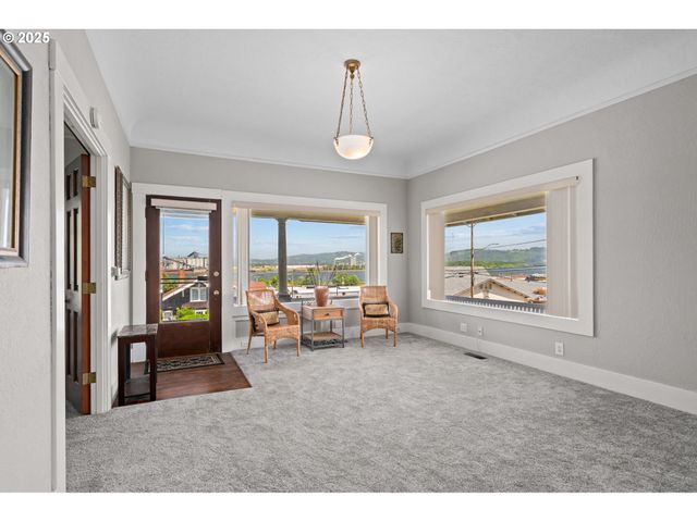 406 W C St, Rainier, OR 97048