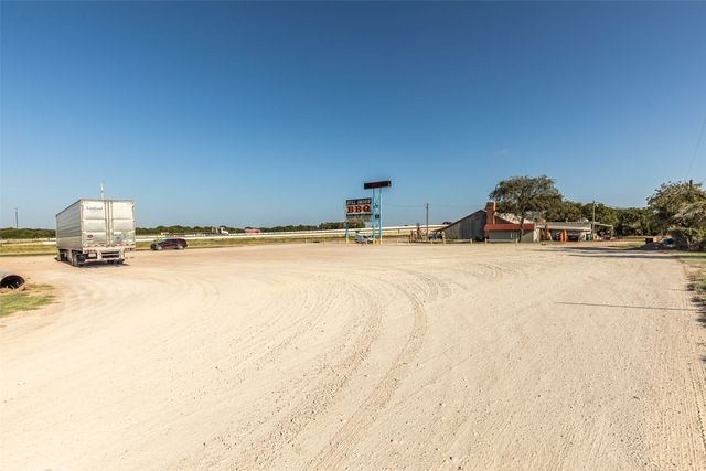 212 S Hickory Street, Abbott, TX 76621