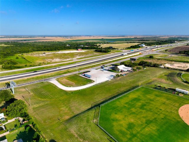 212 S Hickory Street, Abbott, TX 76621