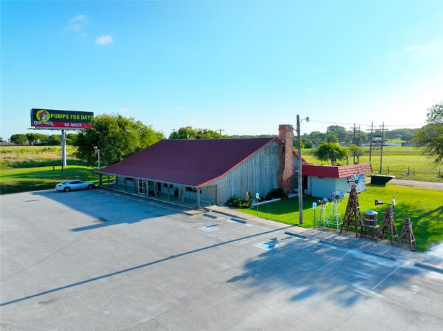212 S Hickory Street, Abbott, TX 76621