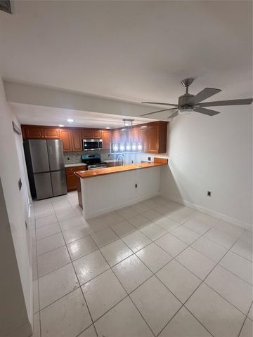 9138 SW 23rd Street B, Davie, FL 33324