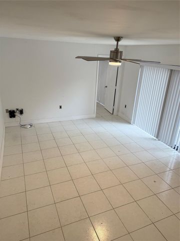 9138 SW 23rd Street B, Davie, FL 33324