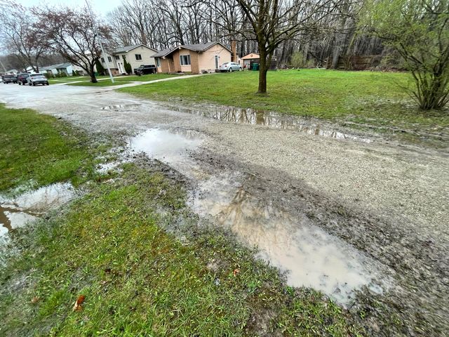 15900 Sandburg Street, Romulus, MI 48174