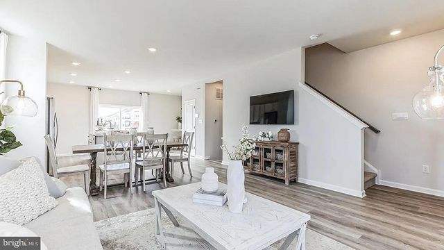 28 BAYBREEZE DR, Waretown, NJ 08758