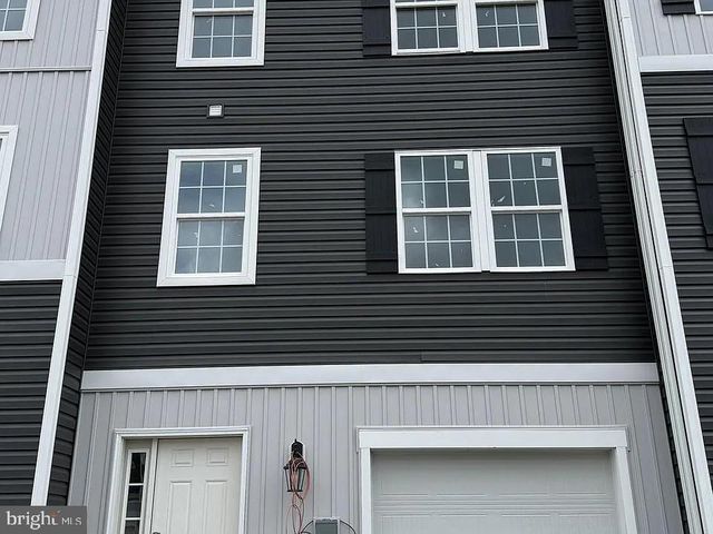 28 BAYBREEZE DR, Waretown, NJ 08758