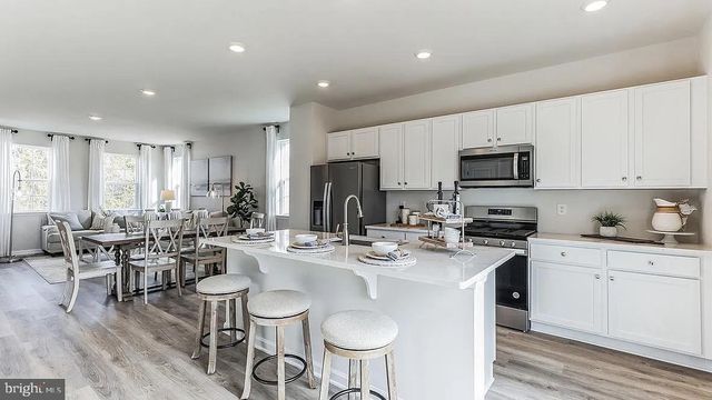 28 BAYBREEZE DR, Waretown, NJ 08758