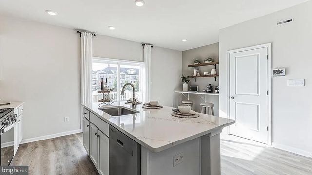 28 BAYBREEZE DR, Waretown, NJ 08758