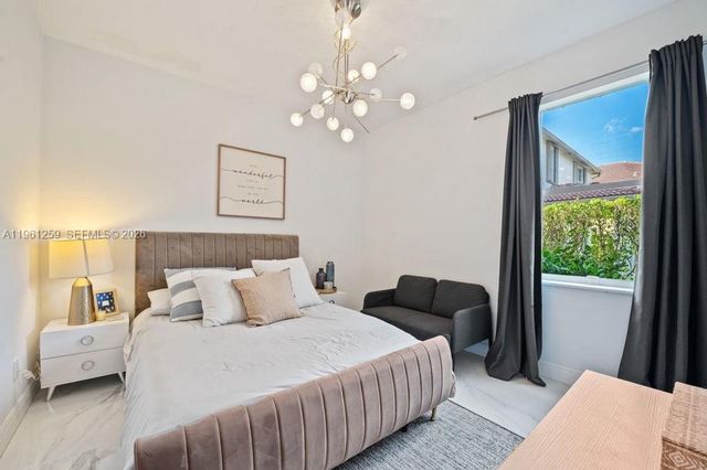 3846 W Gardenia Ave, Weston, FL 33332