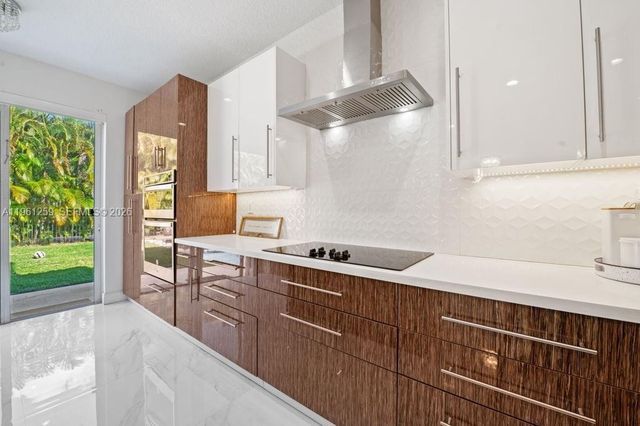 3846 W Gardenia Ave, Weston, FL 33332