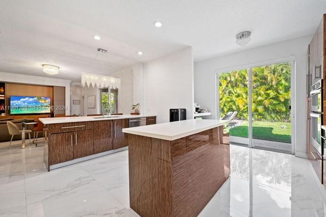 3846 W Gardenia Ave, Weston, FL 33332