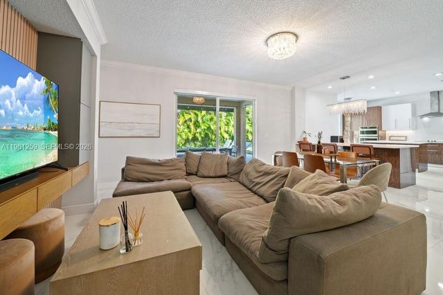 3846 W Gardenia Ave, Weston, FL 33332