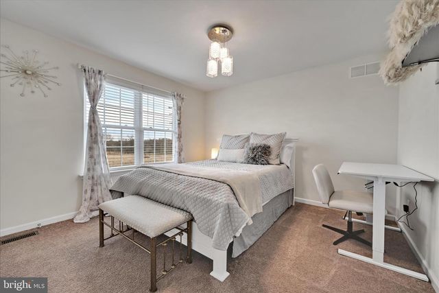 43 SADDLE LN, Easton, PA 18045