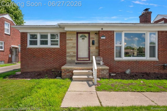 15654 Juliana Avenue, Eastpointe, MI 48021