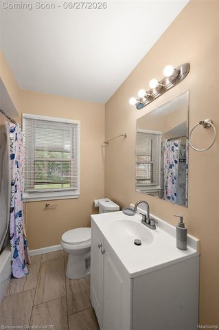 15654 Juliana Avenue, Eastpointe, MI 48021