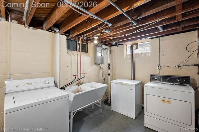 15654 Juliana Avenue, Eastpointe, MI 48021