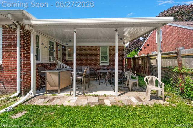 15654 Juliana Avenue, Eastpointe, MI 48021