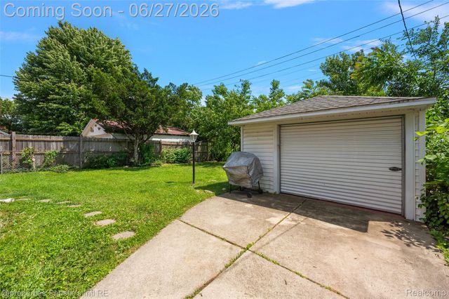 15654 Juliana Avenue, Eastpointe, MI 48021