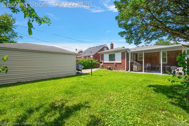 15654 Juliana Avenue, Eastpointe, MI 48021