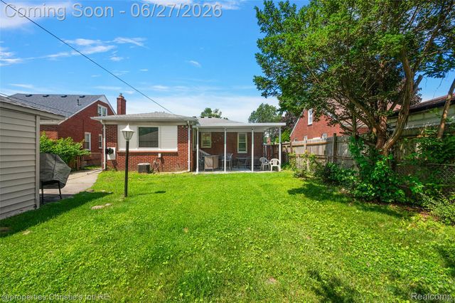15654 Juliana Avenue, Eastpointe, MI 48021