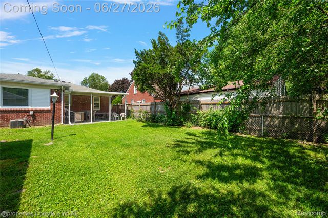 15654 Juliana Avenue, Eastpointe, MI 48021