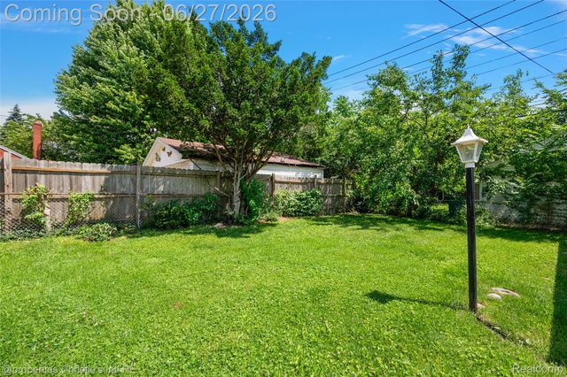 15654 Juliana Avenue, Eastpointe, MI 48021