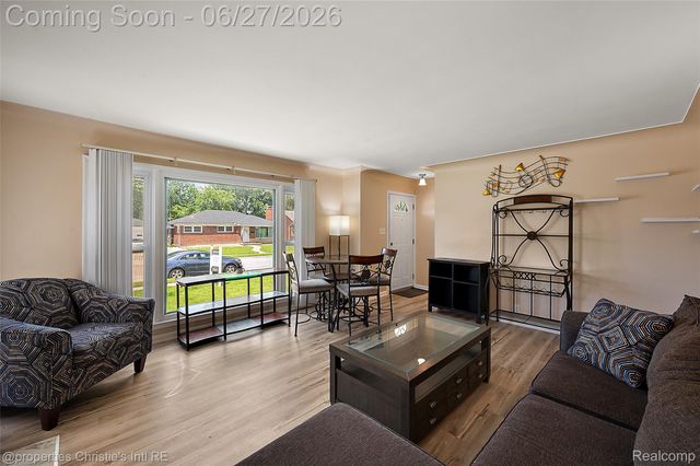 15654 Juliana Avenue, Eastpointe, MI 48021