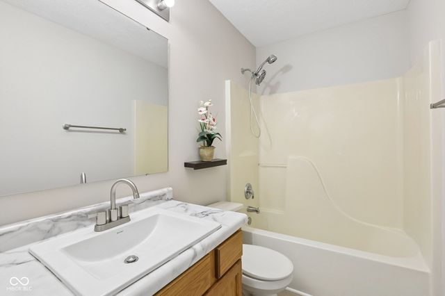 13823 Oak Grove Court, Fishers, IN 46038