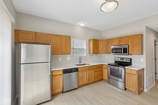 13823 Oak Grove Court, Fishers, IN 46038