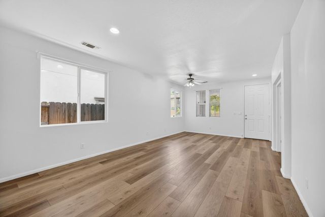 8406 KEUSMAN St, Elk Grove, CA 95758