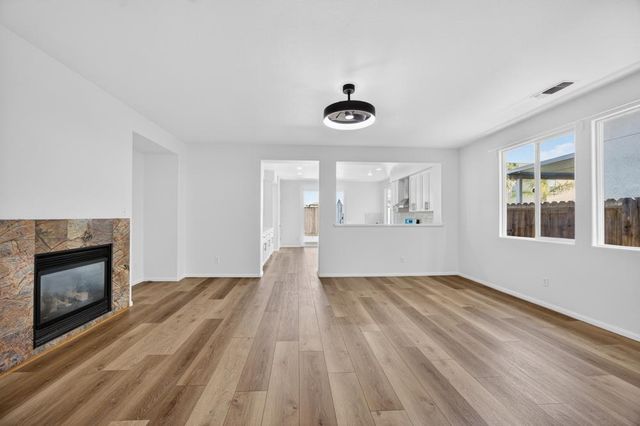 8406 KEUSMAN St, Elk Grove, CA 95758