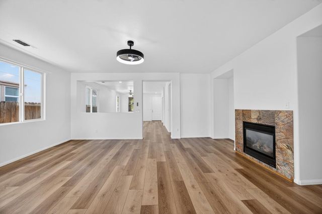 8406 KEUSMAN St, Elk Grove, CA 95758