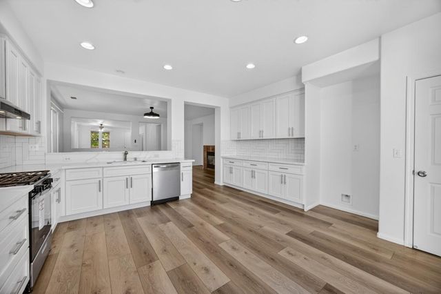 8406 KEUSMAN St, Elk Grove, CA 95758