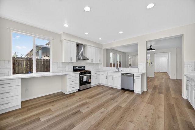 8406 KEUSMAN St, Elk Grove, CA 95758